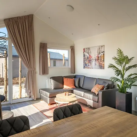 Chalet Modern 2km From De Efteling