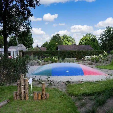 Chalet Modern 2km From De Efteling *